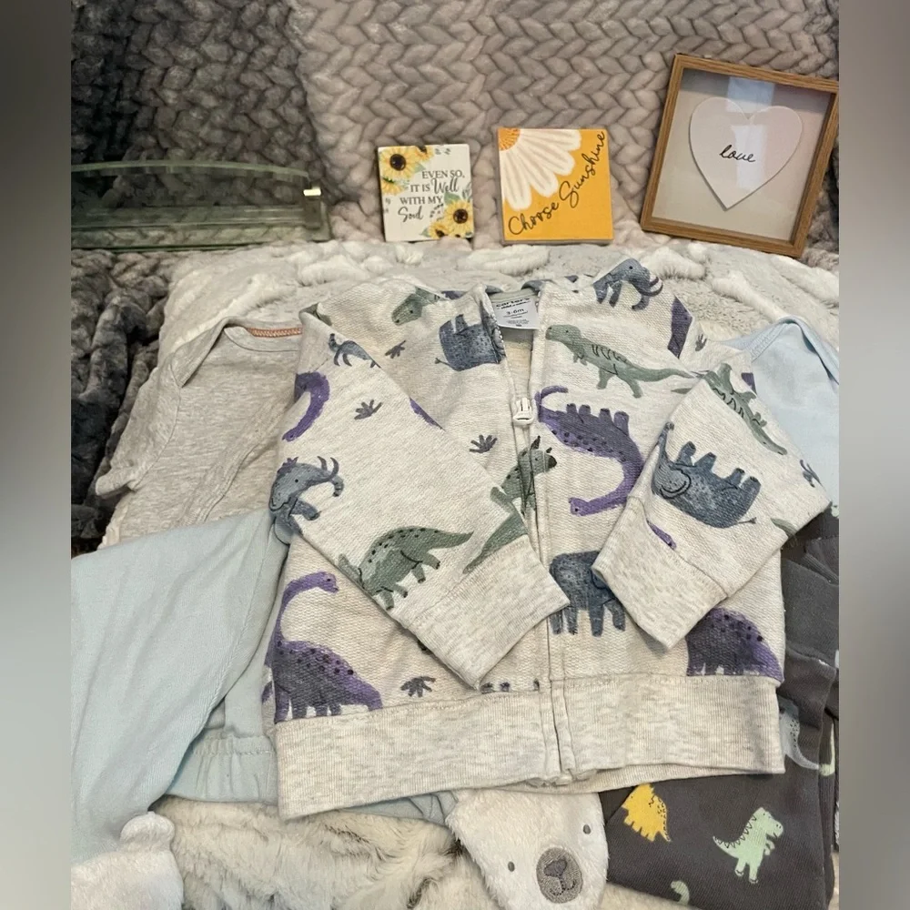 🦖 Carter’s 3 PC Set Onesie bear feet pants and Dino🦕 jacket Baby Bundle – SZ 3 M